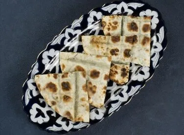 Кутаб с зеленью и сулугуни