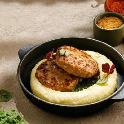 Куриные котлеты с картофельным пюре