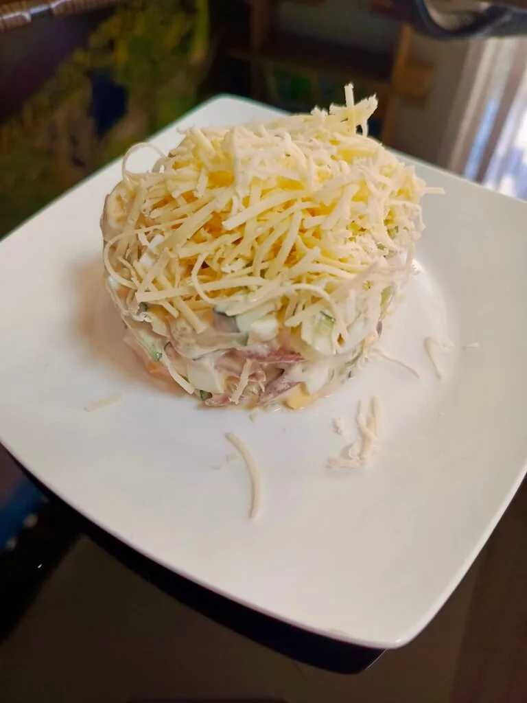 Салат с языком и свежим огурцом