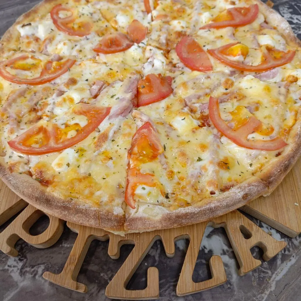 Пицца с ветчиной и сыром фета
