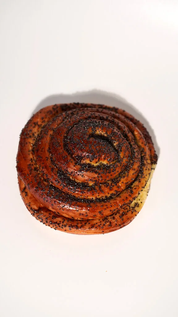 Булочка с маком