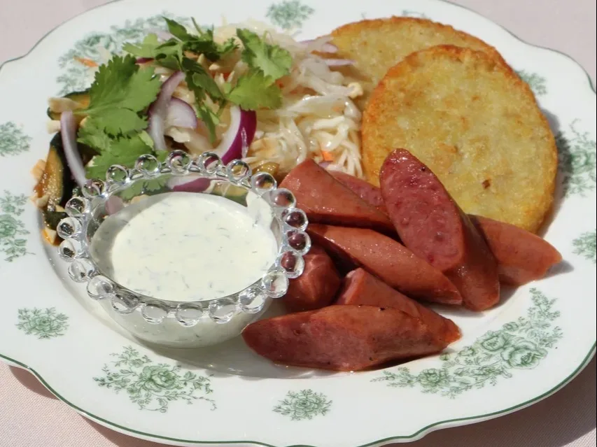 Хэшбраун с говяжьими колбасками