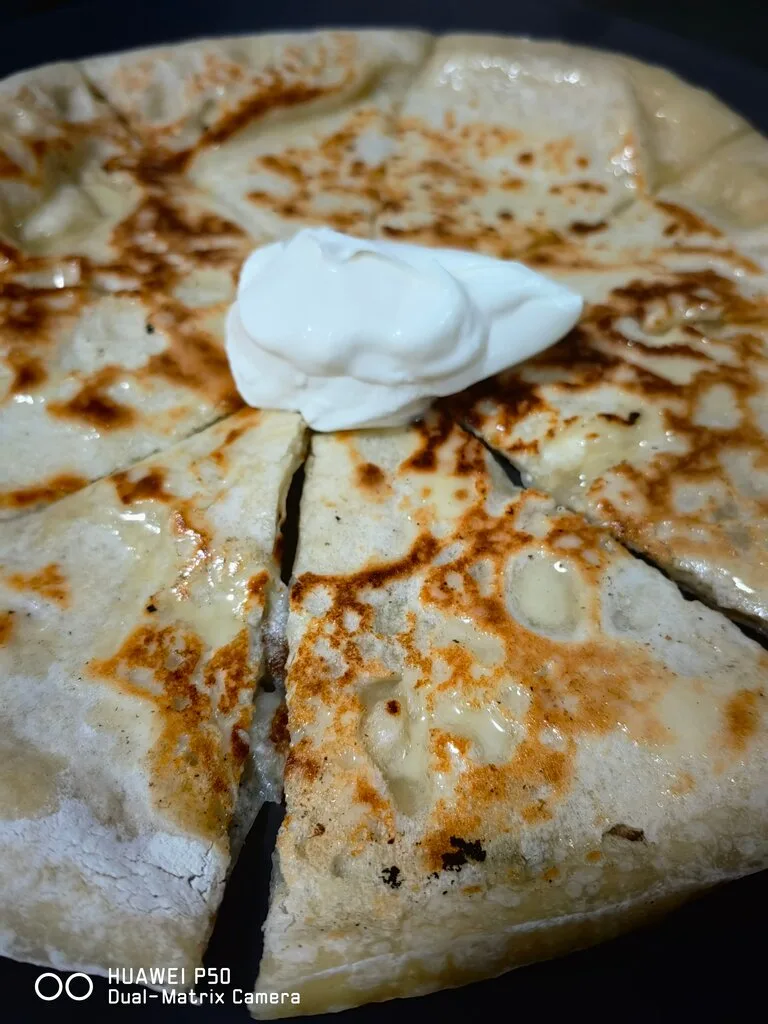 Хычин с сыром и зеленью