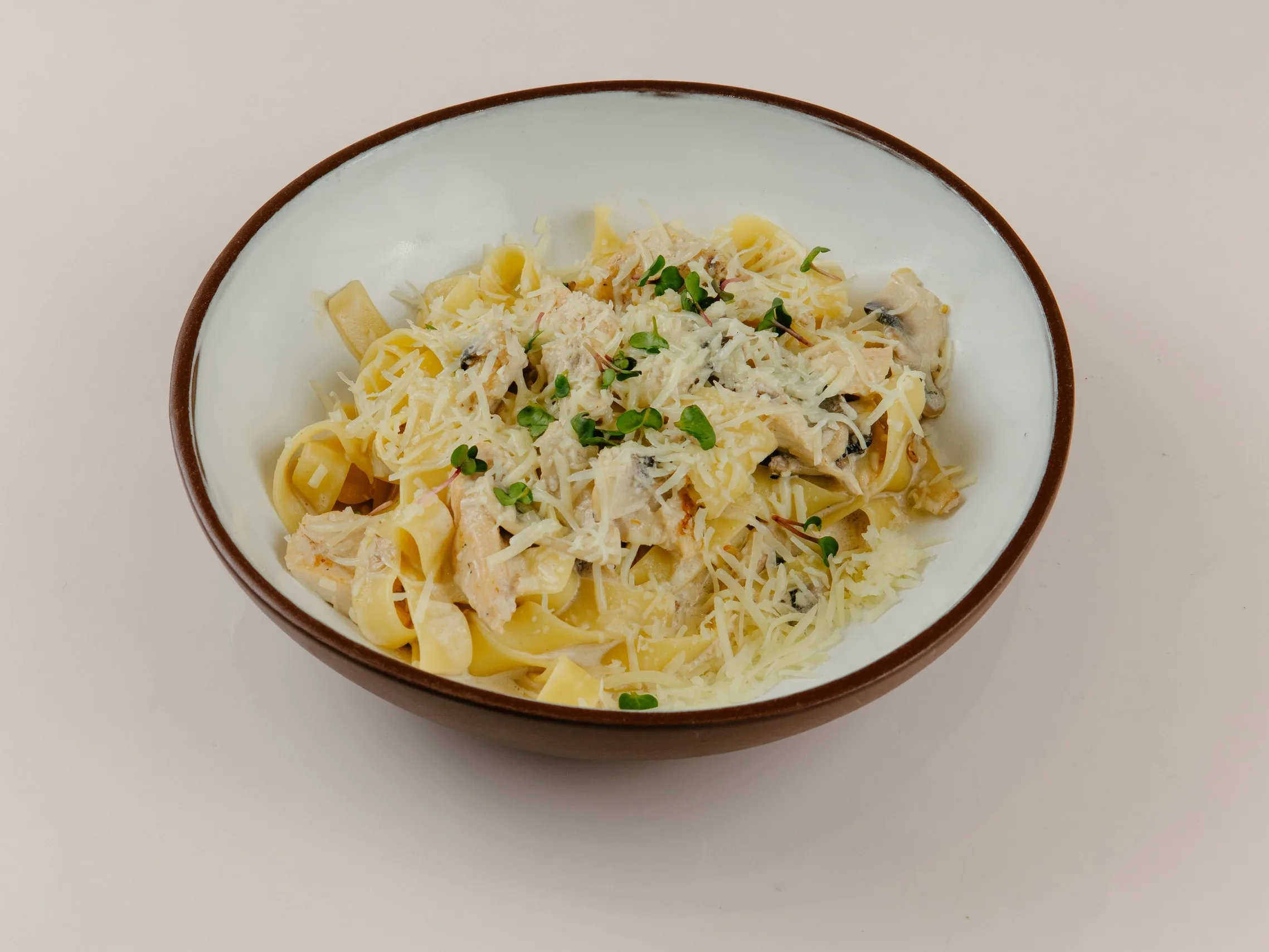Феттуччине с курицей и грибами