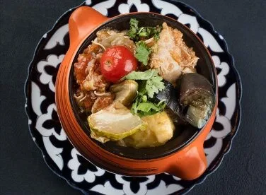Чанахи в кувшине с курицей