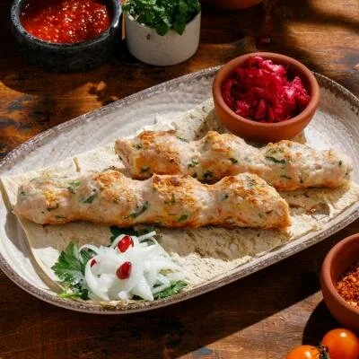 Люля-кебаб из цыпленка с копченым сыром