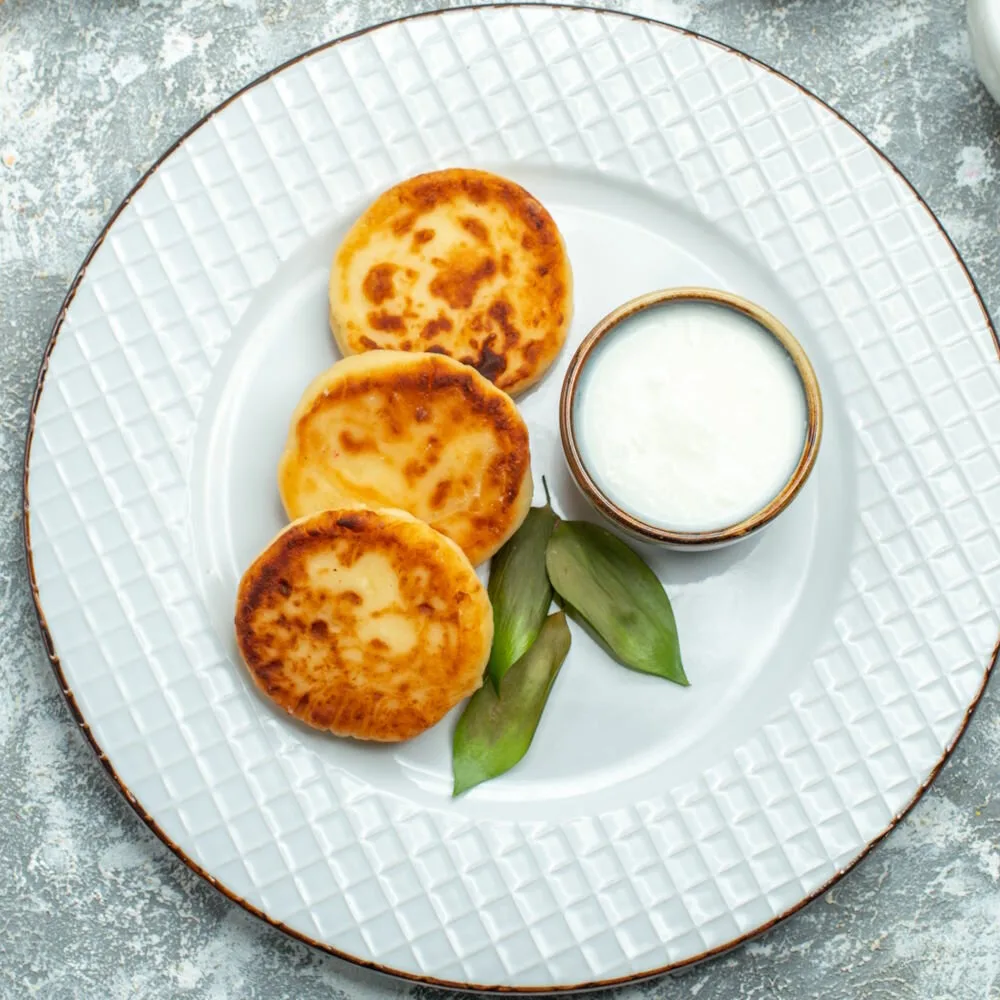 Сырники (сметана, сгущенка, мед)