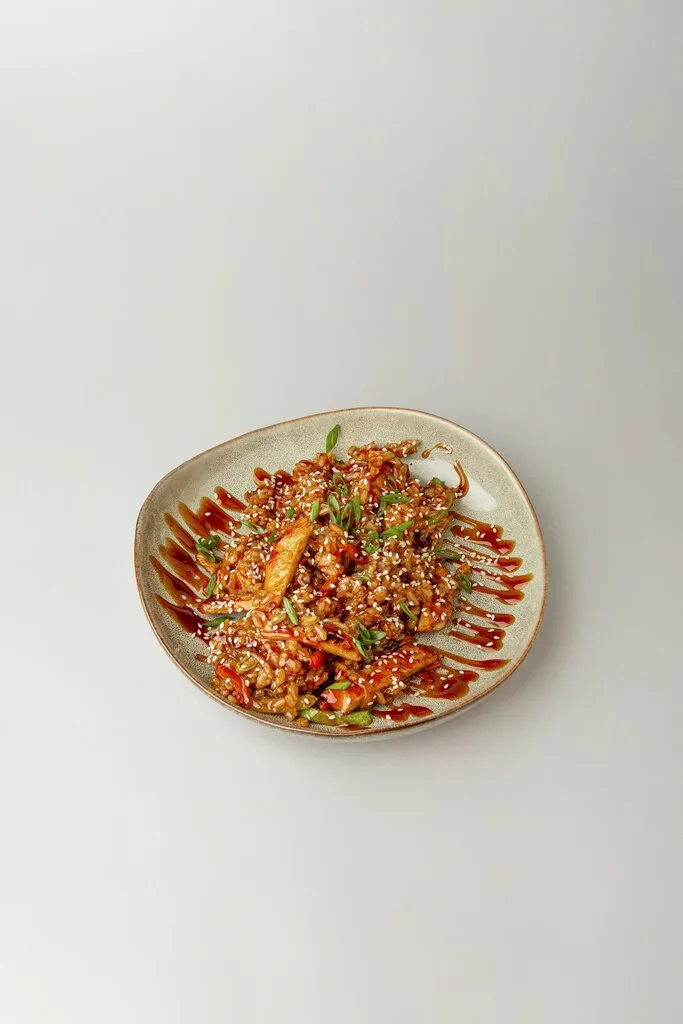 Жареный рис с курицей