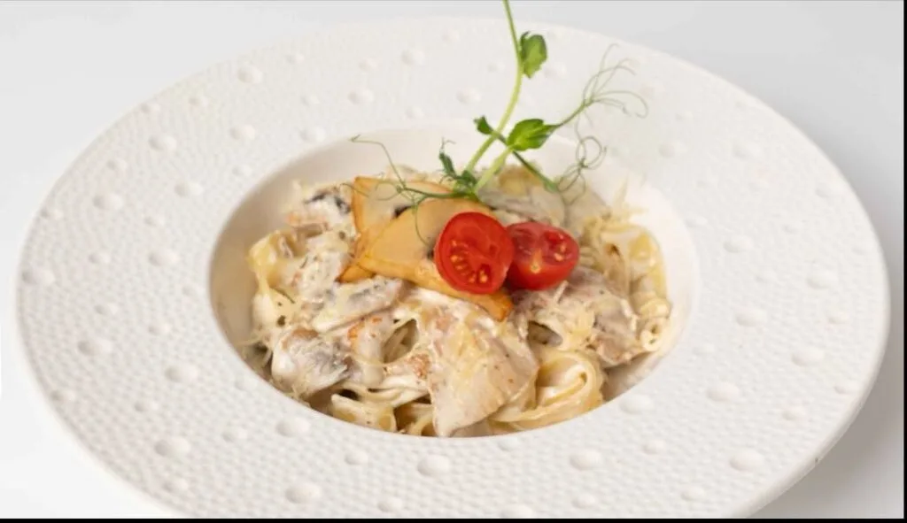 Паста с курицей и грибами