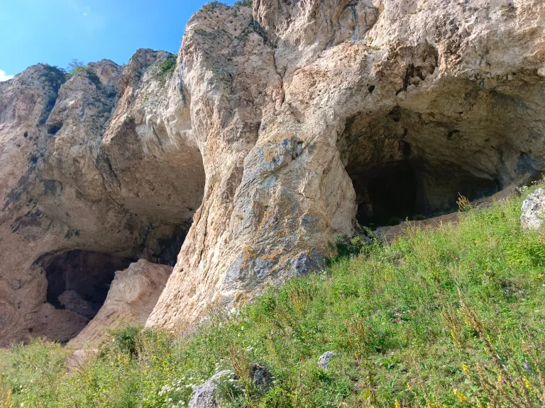 Грот Череп, скала Галкина